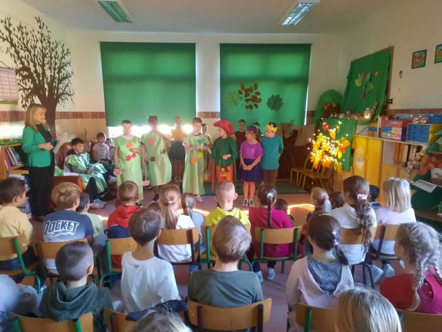 „Jesień” -przedstawienie klasy 3 a