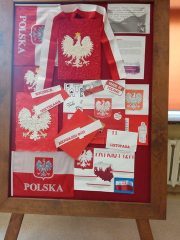 Biało-czerwony korytarz.