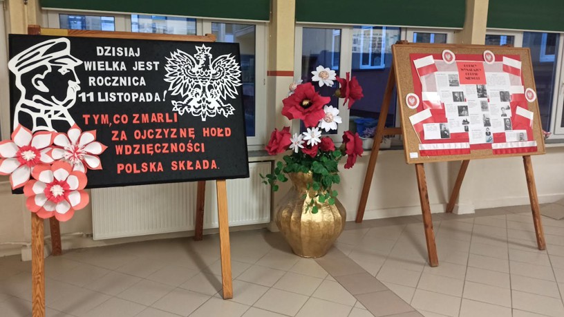 Szkoła do hymnu 2023 r.