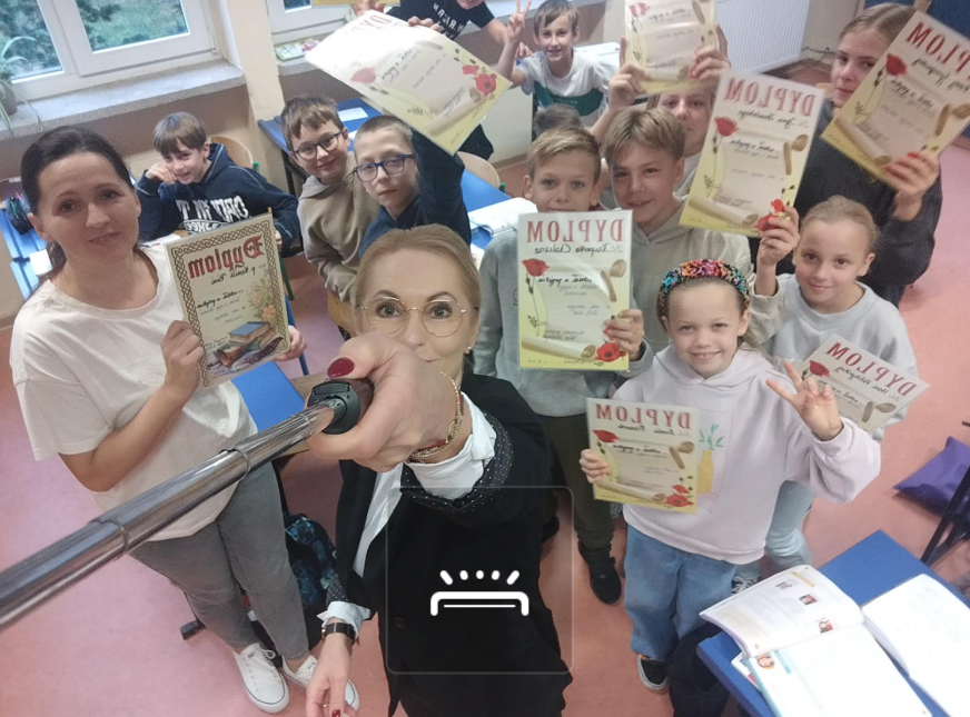 Dyplomy dla uczestników.