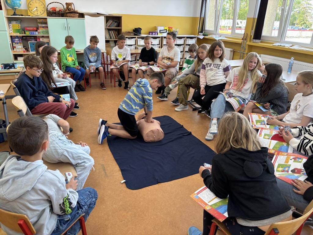 Ratujemy i uczymy ratować w SP Dziwnów