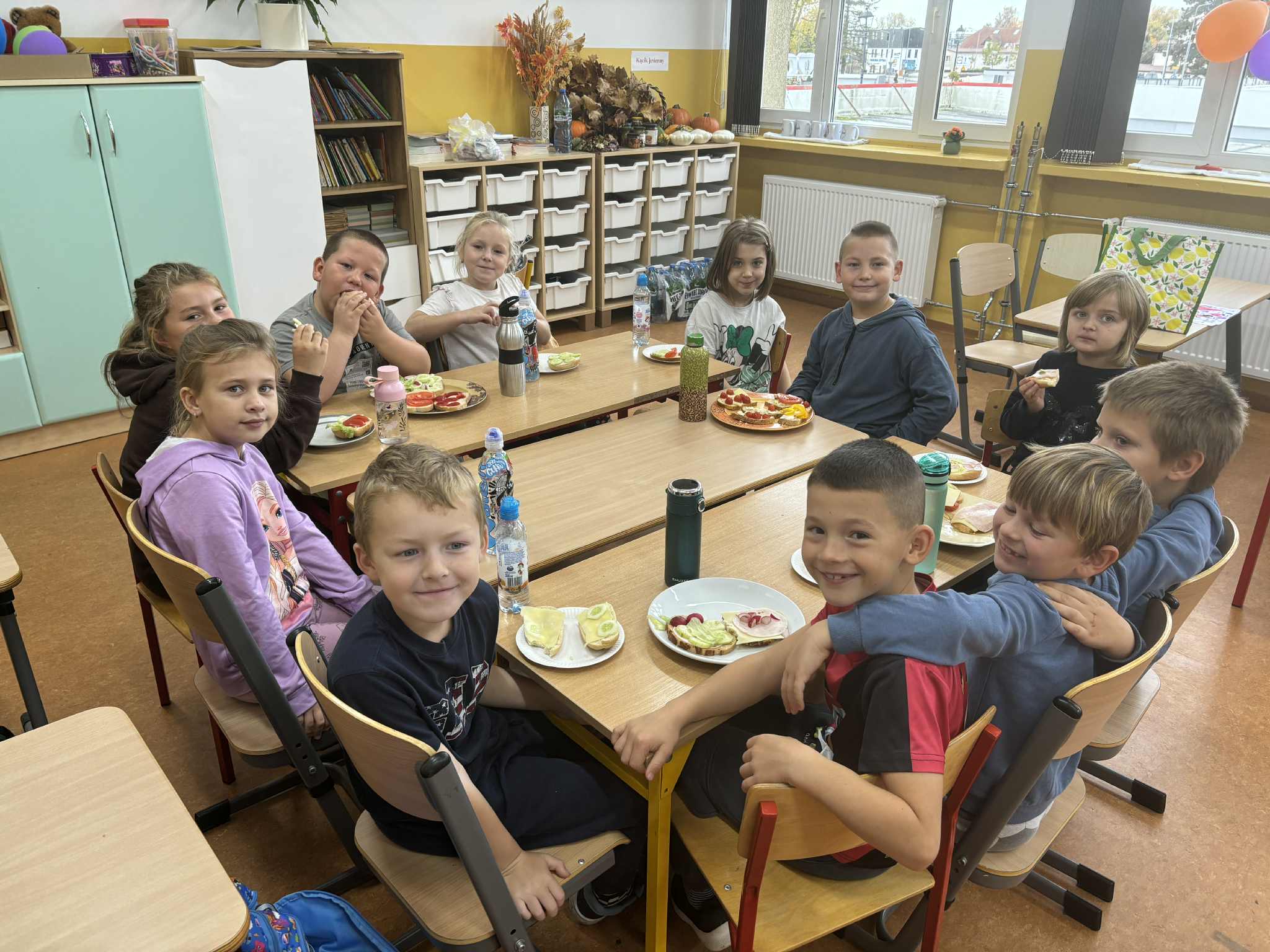 Smaczne, zdrowe, kolorowe czyli pierwszaki robią kanapki i soki